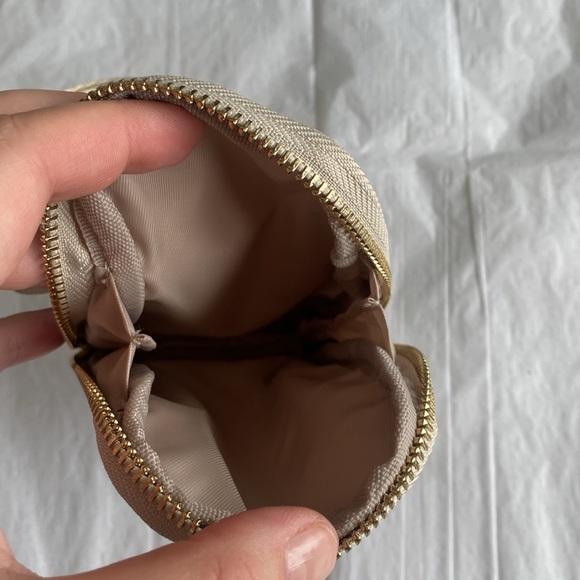 The Darling Effect Tumbler Cup Fanny Pack Natural Beige Adjustable NWOT - Picture 5 of 7